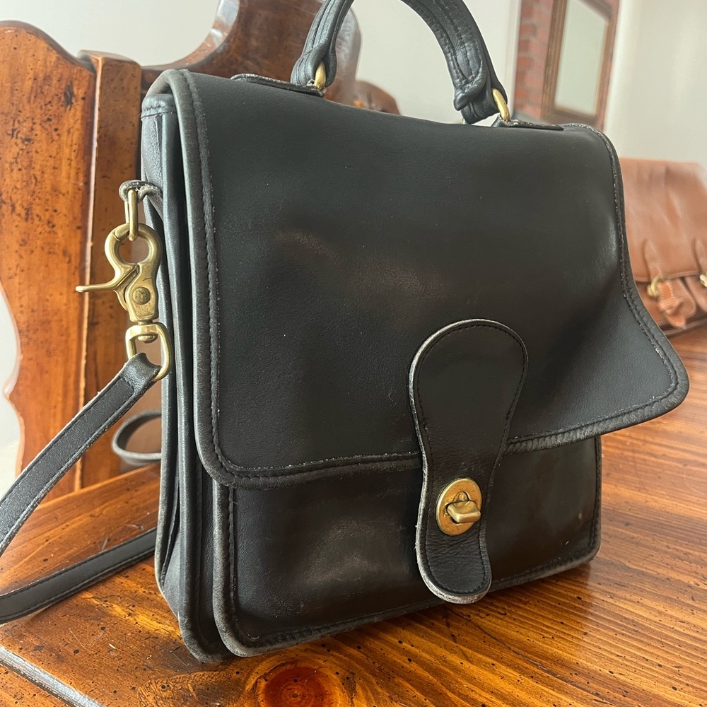 Vintage black coach leather station crossbody bag #5130